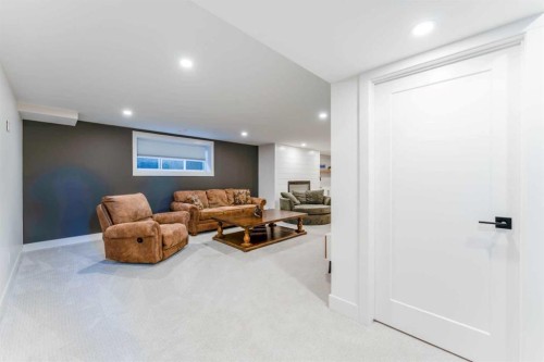 651 Willingdon Boulevard Se, Calgary, AB - Indoor