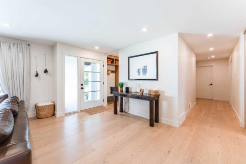 651 Willingdon Boulevard Se, Calgary, AB - Indoor Photo Showing Other Room