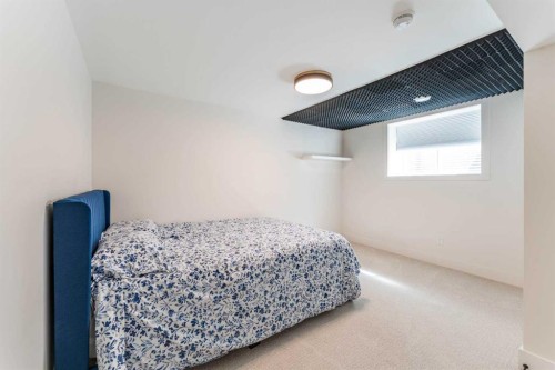 651 Willingdon Boulevard Se, Calgary, AB - Indoor Photo Showing Bedroom