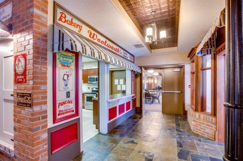 2146-2330 Fish Creek Boulevard Sw, Calgary, AB - Indoor Photo Showing Other Room