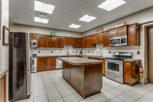 2146-2330 Fish Creek Boulevard Sw, Calgary, AB - Indoor Photo Showing Kitchen