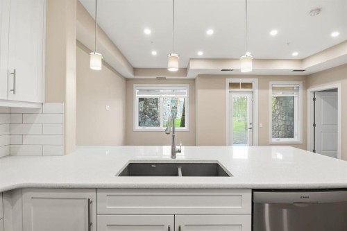 2146-2330 Fish Creek Boulevard Sw, Calgary, AB - Indoor Photo Showing Kitchen With Upgraded Kitchen