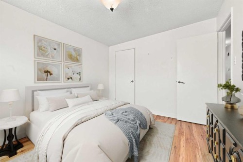 2-7734 Bowness Road Nw, Calgary, AB - Indoor Photo Showing Bedroom