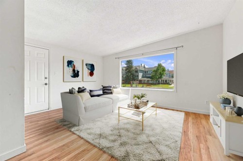 2-7734 Bowness Road Nw, Calgary, AB - Indoor Photo Showing Living Room