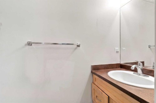 106 Panamount Drive Nw, Calgary, AB - Indoor Photo Showing Bathroom