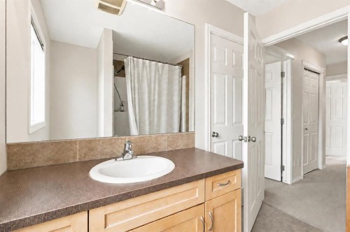106 Panamount Drive Nw, Calgary, AB - Indoor Photo Showing Bathroom