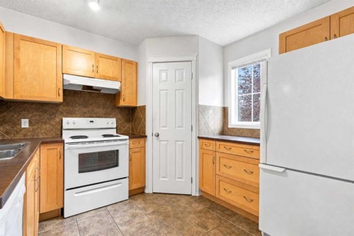 106 Panamount Drive Nw, Calgary, AB - Indoor Photo Showing Kitchen