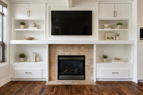 448 25 Avenue Nw, Calgary, AB - Indoor Photo Showing Living Room With Fireplace
