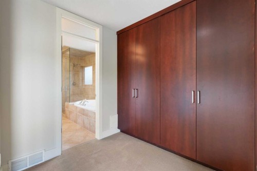 448 25 Avenue Nw, Calgary, AB - Indoor Photo Showing Other Room
