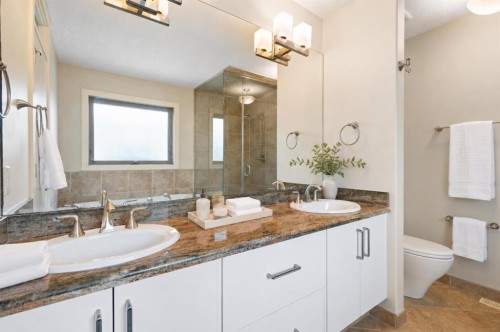 448 25 Avenue Nw, Calgary, AB - Indoor Photo Showing Bathroom