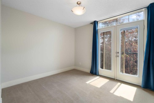 448 25 Avenue Nw, Calgary, AB - Indoor Photo Showing Other Room