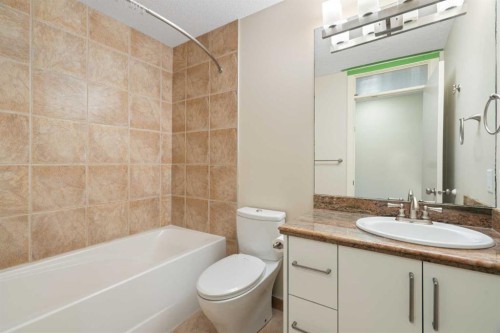 448 25 Avenue Nw, Calgary, AB - Indoor Photo Showing Bathroom