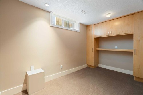 448 25 Avenue Nw, Calgary, AB - Indoor Photo Showing Other Room