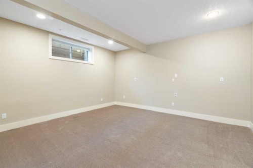 448 25 Avenue Nw, Calgary, AB - Indoor Photo Showing Other Room