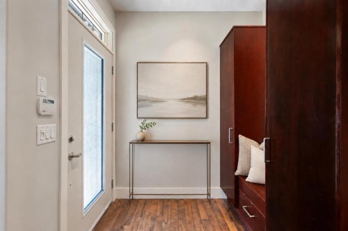 448 25 Avenue Nw, Calgary, AB - Indoor Photo Showing Other Room