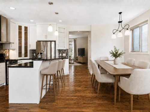 448 25 Avenue Nw, Calgary, AB - Indoor Photo Showing Dining Room