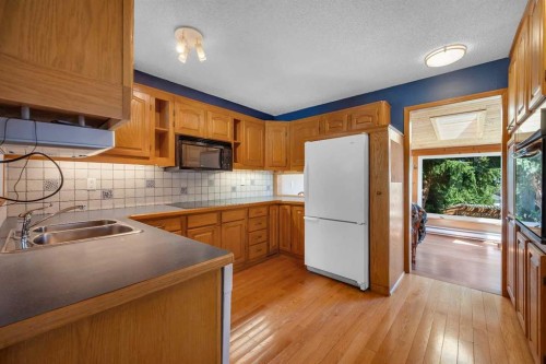 124 Macewan Drive Nw, Calgary, AB - Indoor Photo Showing Kitchen With Double Sink