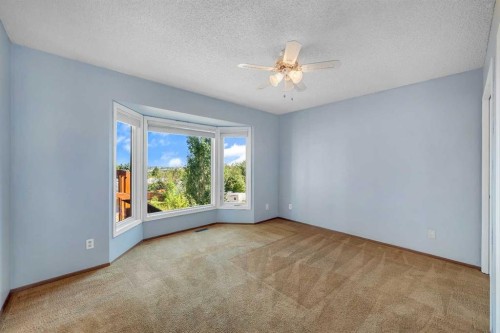 124 Macewan Drive Nw, Calgary, AB - Indoor Photo Showing Other Room