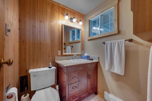 124 Macewan Drive Nw, Calgary, AB - Indoor Photo Showing Bathroom