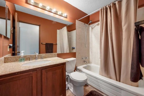 124 Macewan Drive Nw, Calgary, AB - Indoor Photo Showing Bathroom