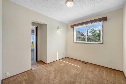 124 Macewan Drive Nw, Calgary, AB - Indoor Photo Showing Other Room