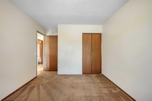 124 Macewan Drive Nw, Calgary, AB - Indoor Photo Showing Other Room