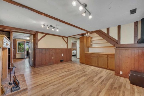 124 Macewan Drive Nw, Calgary, AB - Indoor Photo Showing Other Room