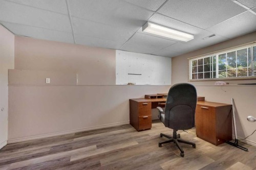 124 Macewan Drive Nw, Calgary, AB - Indoor Photo Showing Other Room