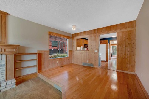 124 Macewan Drive Nw, Calgary, AB - Indoor Photo Showing Other Room