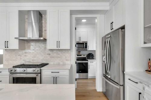 202 Kinniburgh Crescent, Chestermere, AB - Indoor Photo Showing Kitchen With Upgraded Kitchen