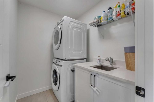 202 Kinniburgh Crescent, Chestermere, AB - Indoor Photo Showing Laundry Room