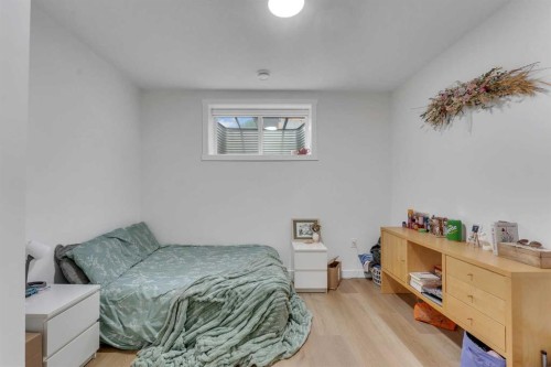 202 Kinniburgh Crescent, Chestermere, AB - Indoor Photo Showing Bedroom