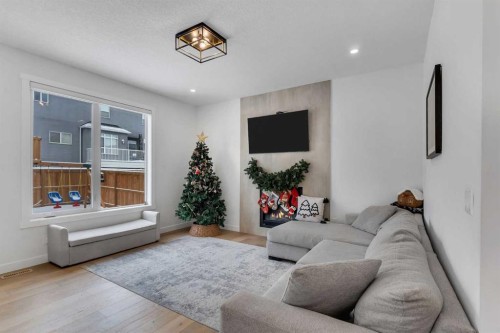 202 Kinniburgh Crescent, Chestermere, AB - Indoor Photo Showing Living Room