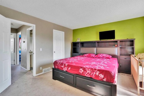 95 Castlegreen Close Ne, Calgary, AB - Indoor Photo Showing Bedroom