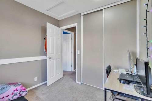 95 Castlegreen Close Ne, Calgary, AB - Indoor Photo Showing Office