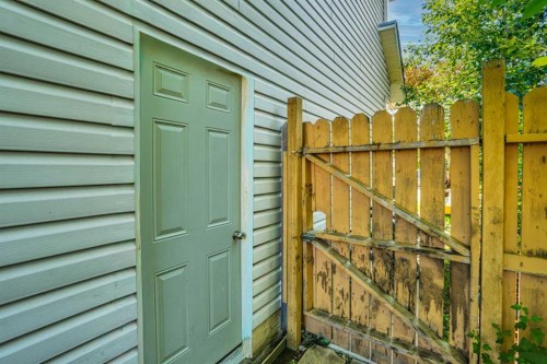 95 Castlegreen Close Ne, Calgary, AB - Outdoor