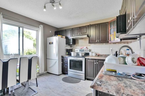 95 Castlegreen Close Ne, Calgary, AB - Indoor Photo Showing Kitchen