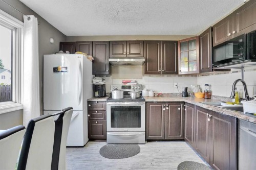 95 Castlegreen Close Ne, Calgary, AB - Indoor Photo Showing Kitchen