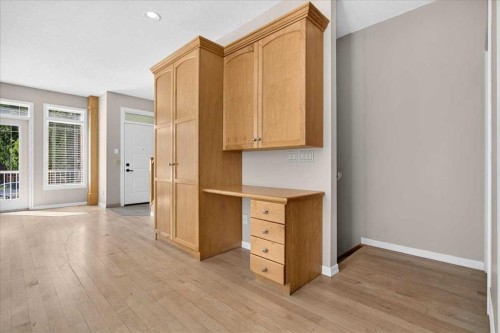262 21 Avenue Ne, Calgary, AB - Indoor