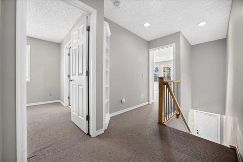 262 21 Avenue Ne, Calgary, AB - Indoor Photo Showing Other Room