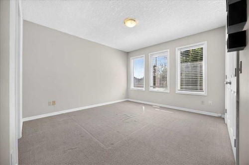262 21 Avenue Ne, Calgary, AB - Indoor Photo Showing Other Room