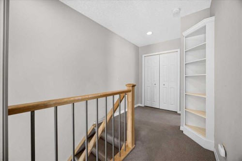262 21 Avenue Ne, Calgary, AB - Indoor Photo Showing Other Room