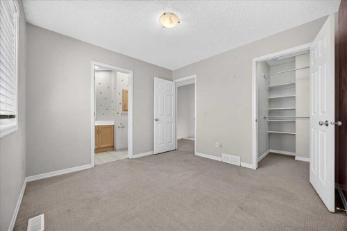 262 21 Avenue Ne, Calgary, AB - Indoor Photo Showing Other Room