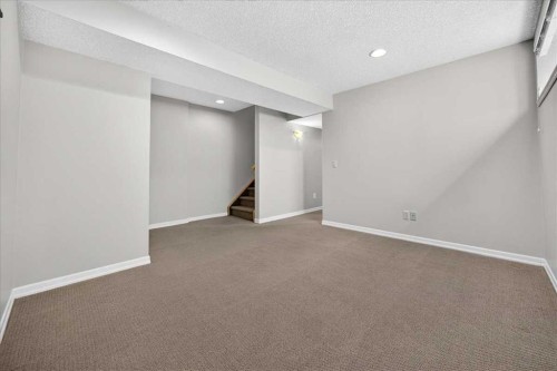 262 21 Avenue Ne, Calgary, AB - Indoor Photo Showing Other Room