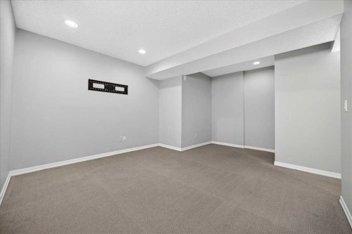 262 21 Avenue Ne, Calgary, AB - Indoor Photo Showing Other Room