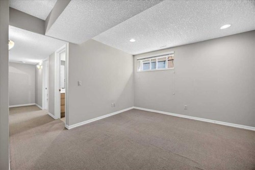 262 21 Avenue Ne, Calgary, AB - Indoor Photo Showing Other Room