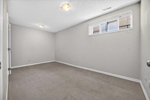 262 21 Avenue Ne, Calgary, AB - Indoor Photo Showing Other Room