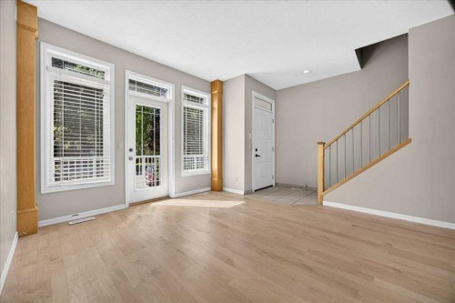 262 21 Avenue Ne, Calgary, AB - Indoor Photo Showing Other Room