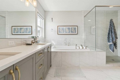14 Riviera View, Cochrane, AB - Indoor Photo Showing Bathroom