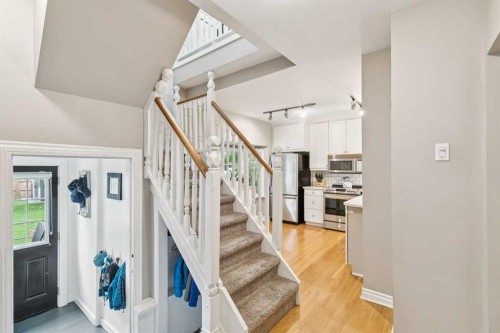 2027 4 Avenue Nw, Calgary, AB - Indoor Photo Showing Other Room